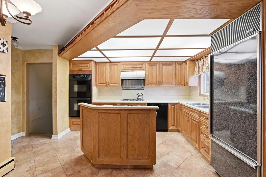 3919 43 Avenue Red Deer AB T4N 3B8