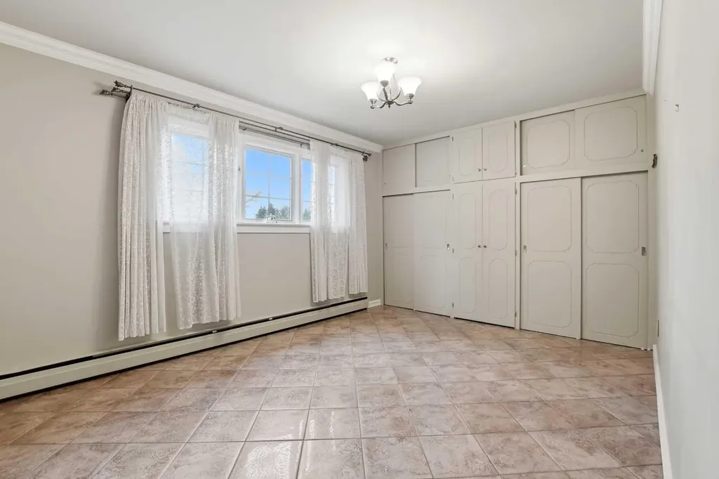 3919 43 Avenue Red Deer AB T4N 3B8