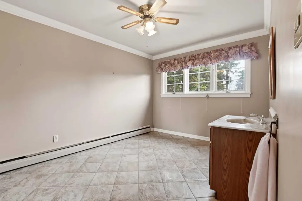 3919 43 Avenue Red Deer AB T4N 3B8