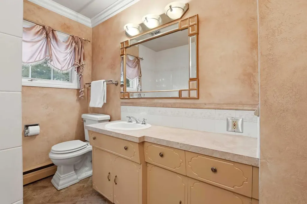 3919 43 Avenue Red Deer AB T4N 3B8