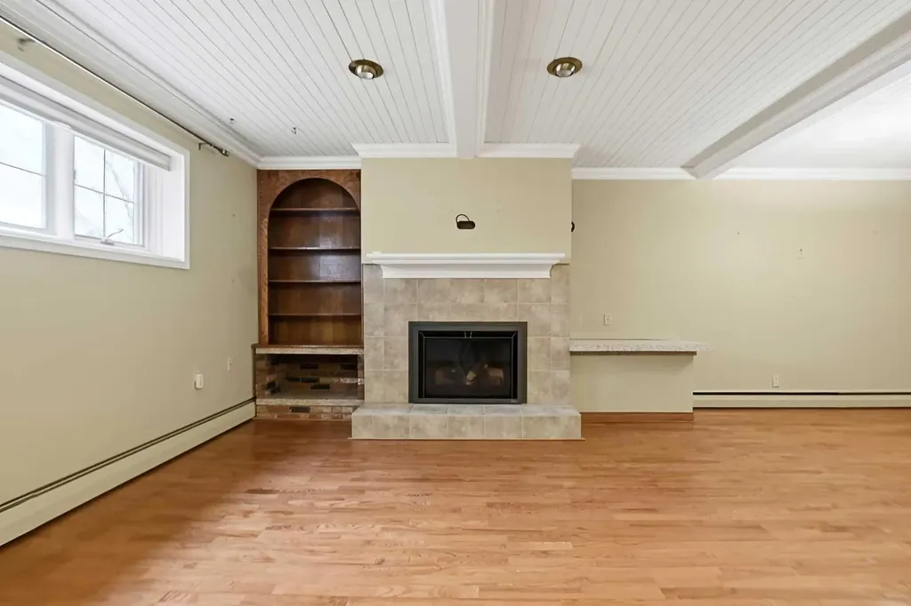 3919 43 Avenue Red Deer AB T4N 3B8