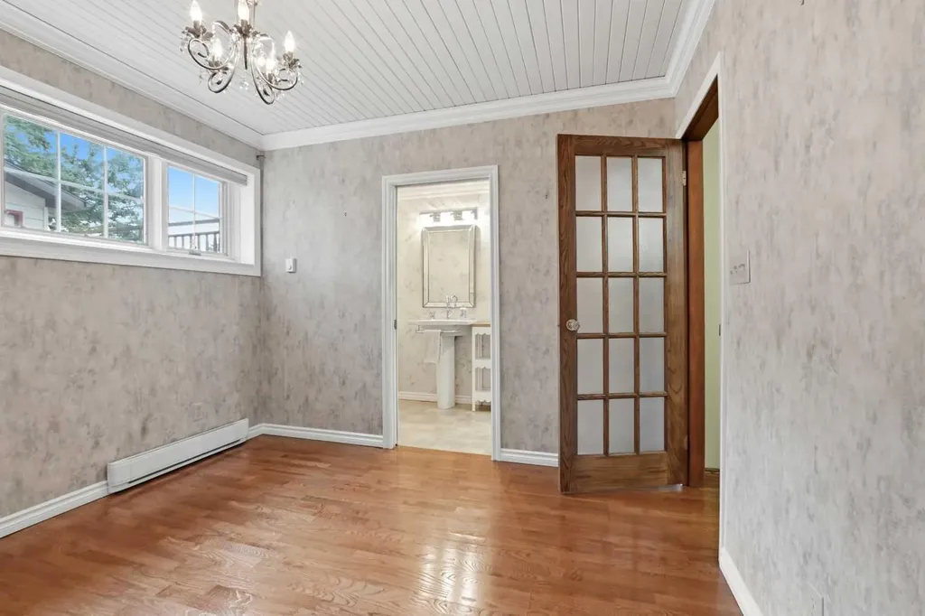 3919 43 Avenue Red Deer AB T4N 3B8