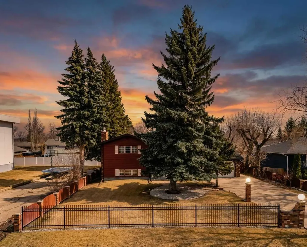 3919 43 Avenue Red Deer AB T4N 3B8