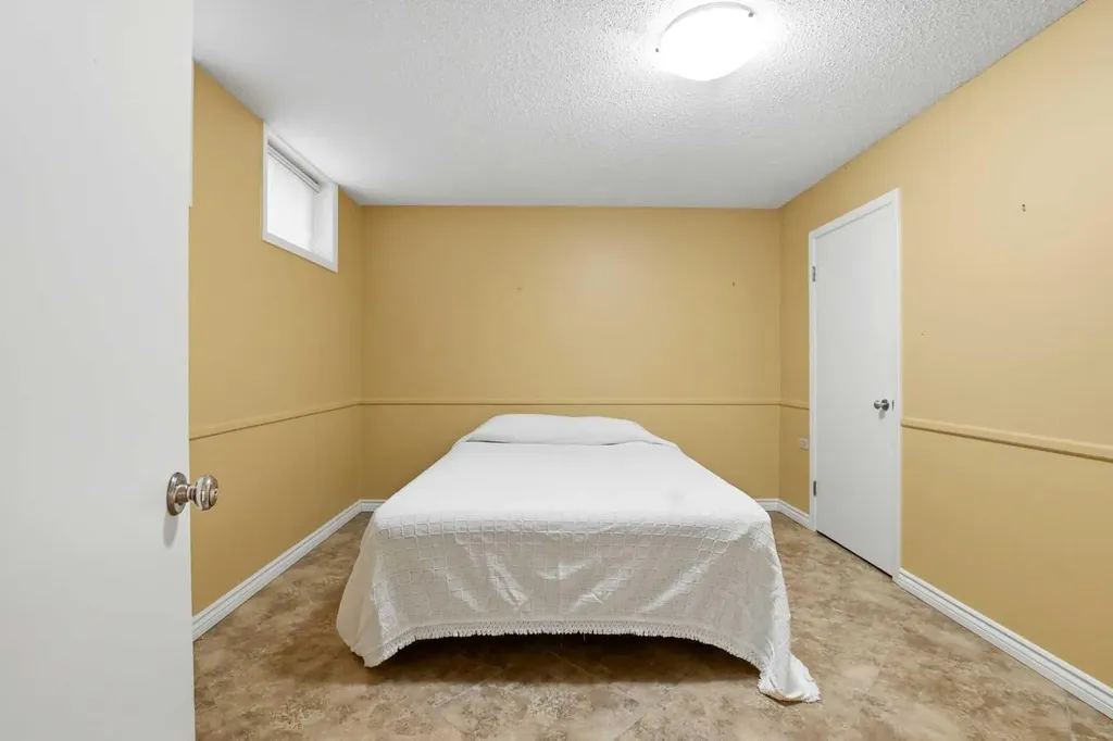 3919 43 Avenue Red Deer AB T4N 3B8