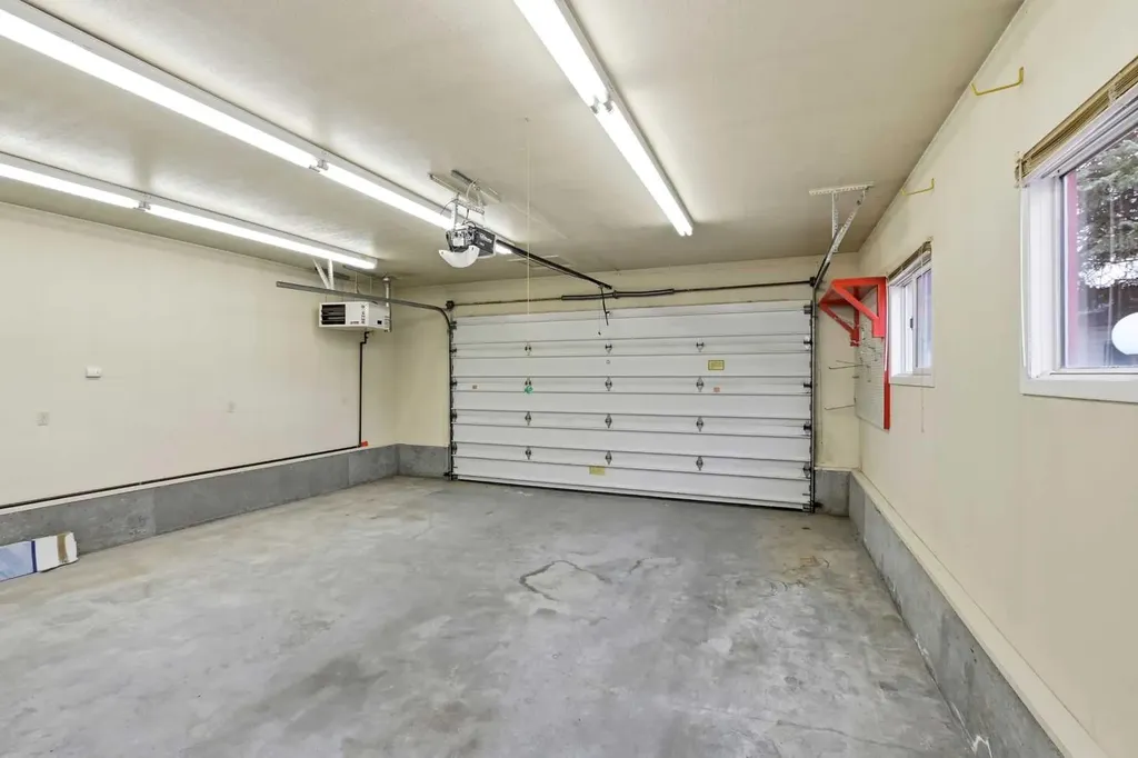 3919 43 Avenue Red Deer AB T4N 3B8