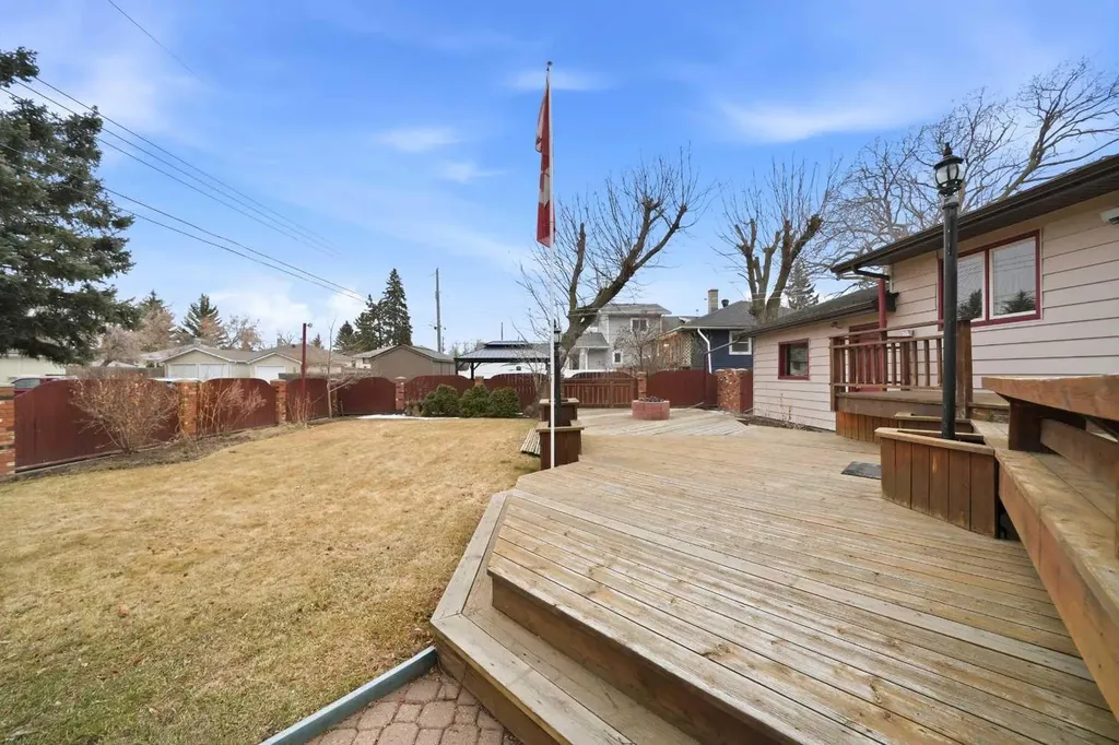 3919 43 Avenue Red Deer AB T4N 3B8