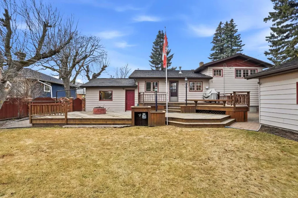 3919 43 Avenue Red Deer AB T4N 3B8
