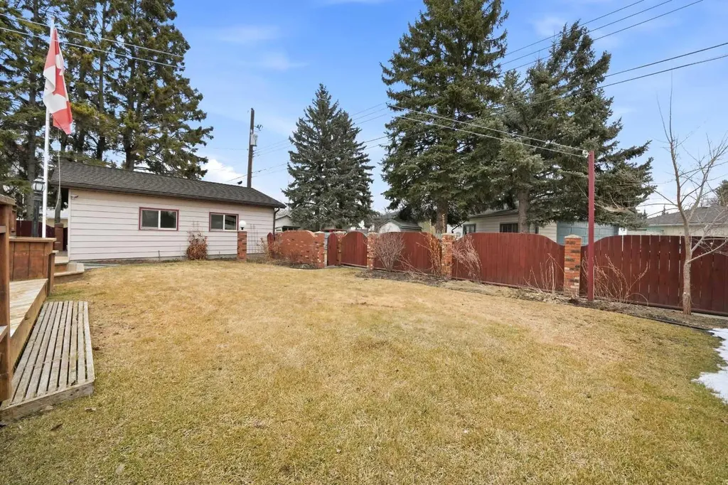3919 43 Avenue Red Deer AB T4N 3B8