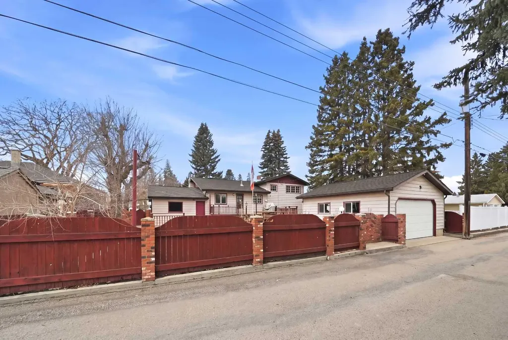 3919 43 Avenue Red Deer AB T4N 3B8