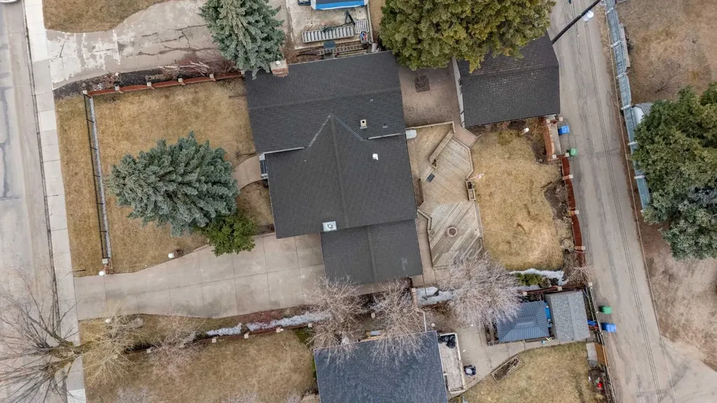 3919 43 Avenue Red Deer AB T4N 3B8