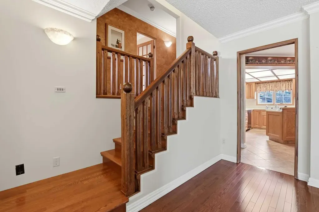 3919 43 Avenue Red Deer AB T4N 3B8