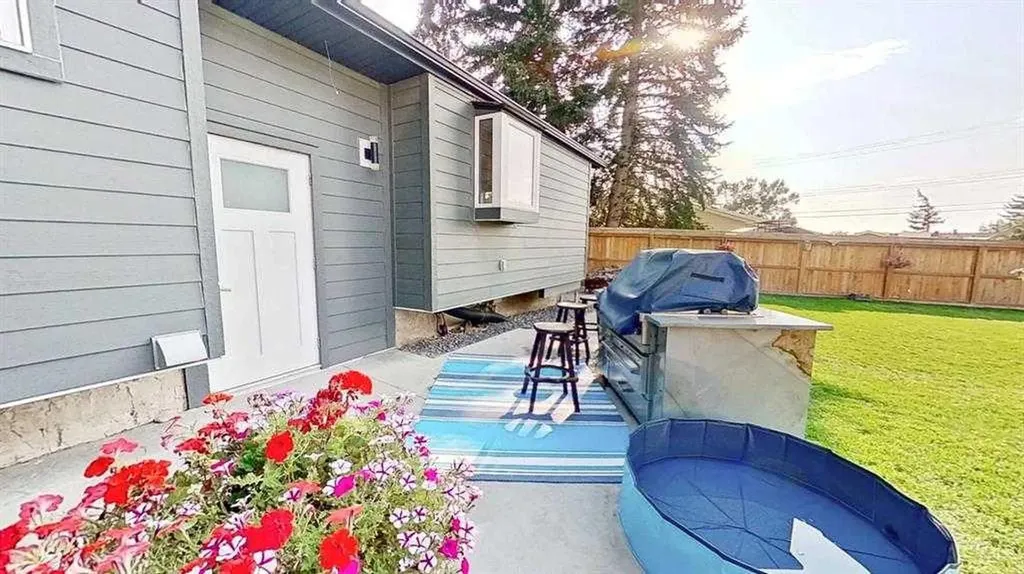 1423 18 Street NE Calgary AB T2V 4V8