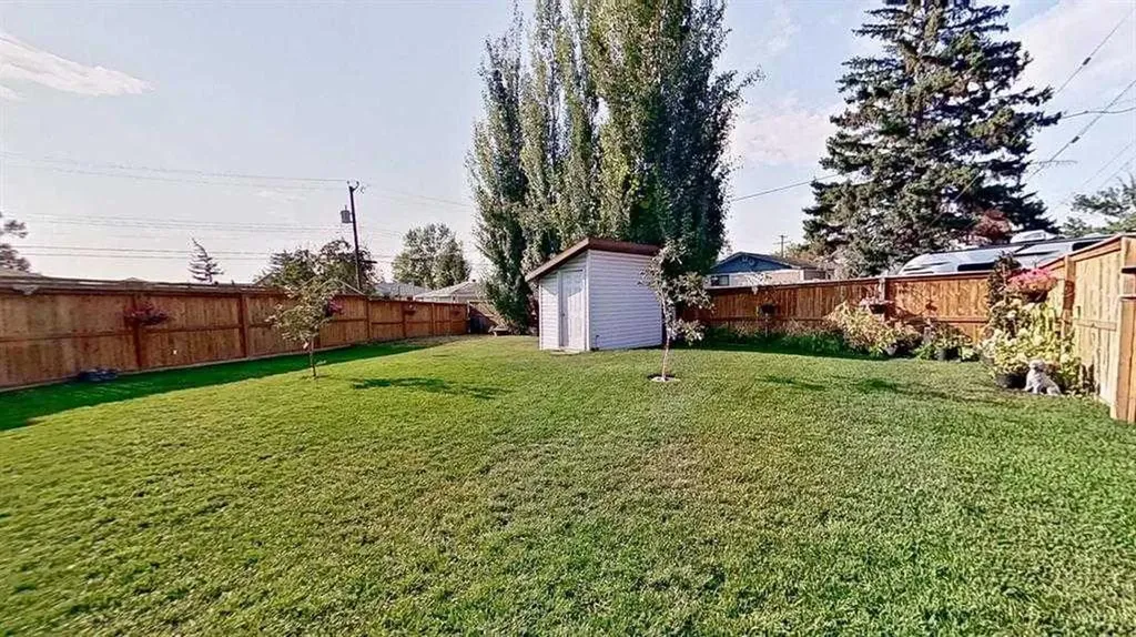 1423 18 Street NE Calgary AB T2V 4V8