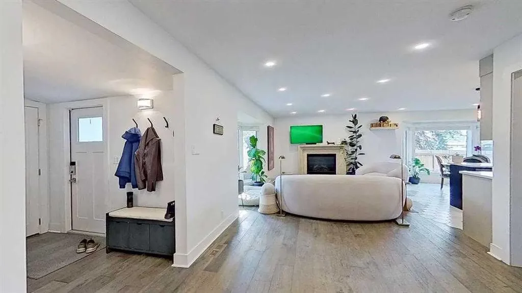 1423 18 Street NE Calgary AB T2V 4V8