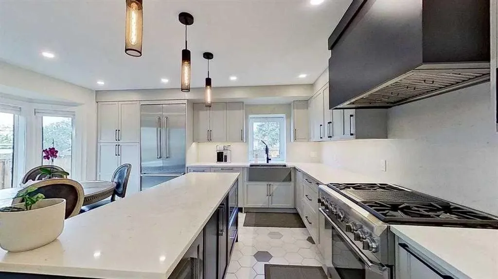 1423 18 Street NE Calgary AB T2V 4V8