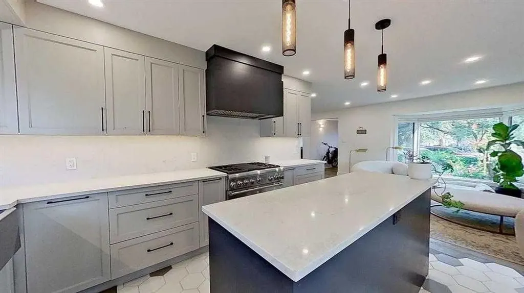 1423 18 Street NE Calgary AB T2V 4V8