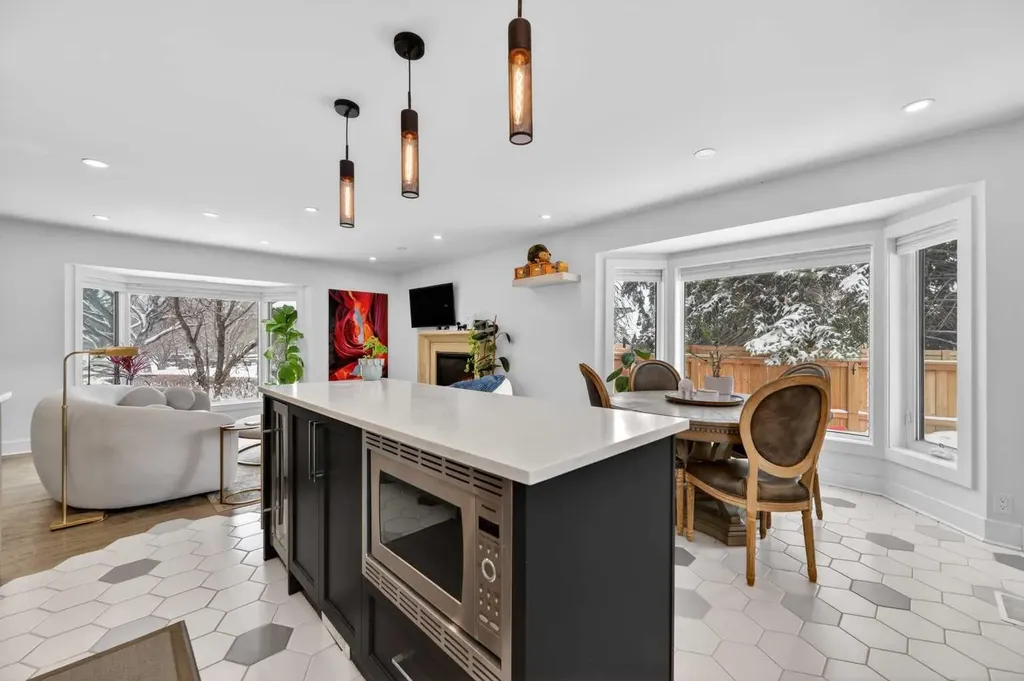 1423 18 Street NE Calgary AB T2V 4V8