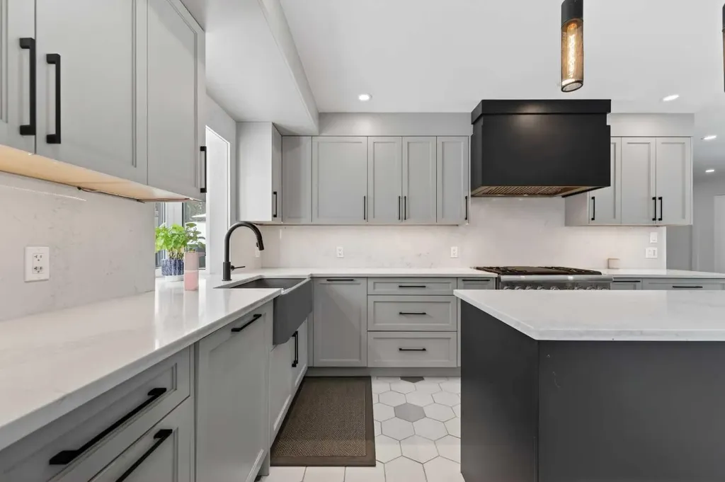 1423 18 Street NE Calgary AB T2V 4V8