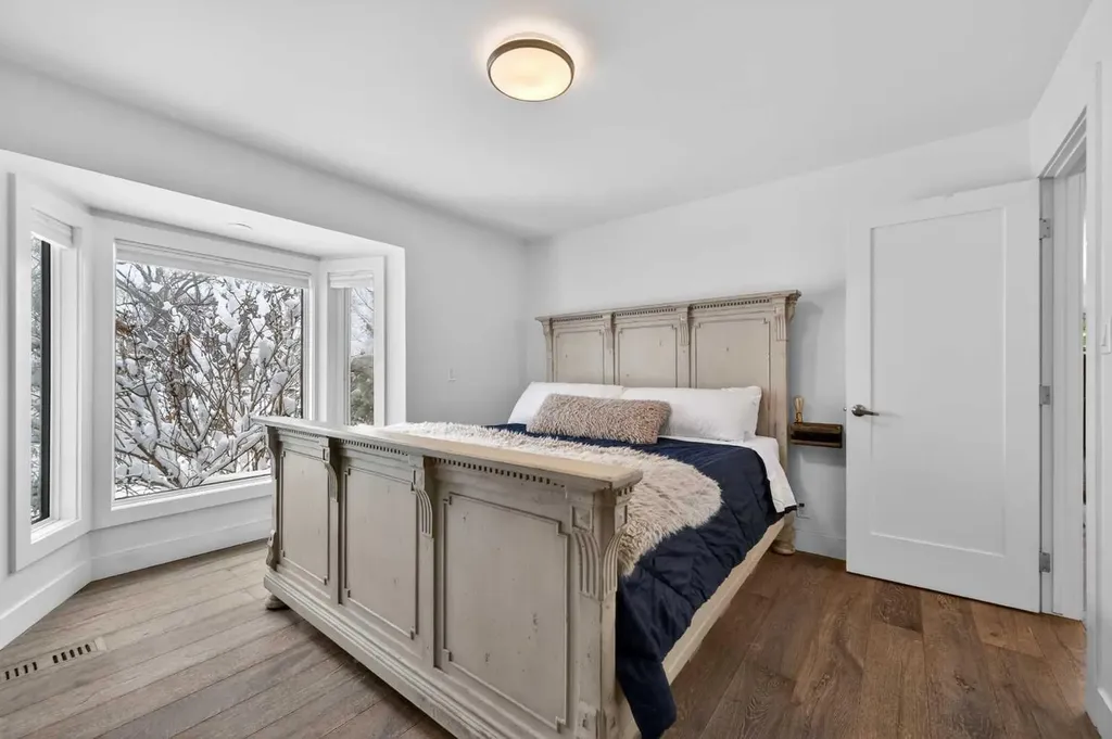 1423 18 Street NE Calgary AB T2V 4V8
