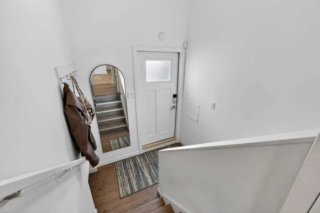 1423 18 Street NE Calgary AB T2V 4V8
