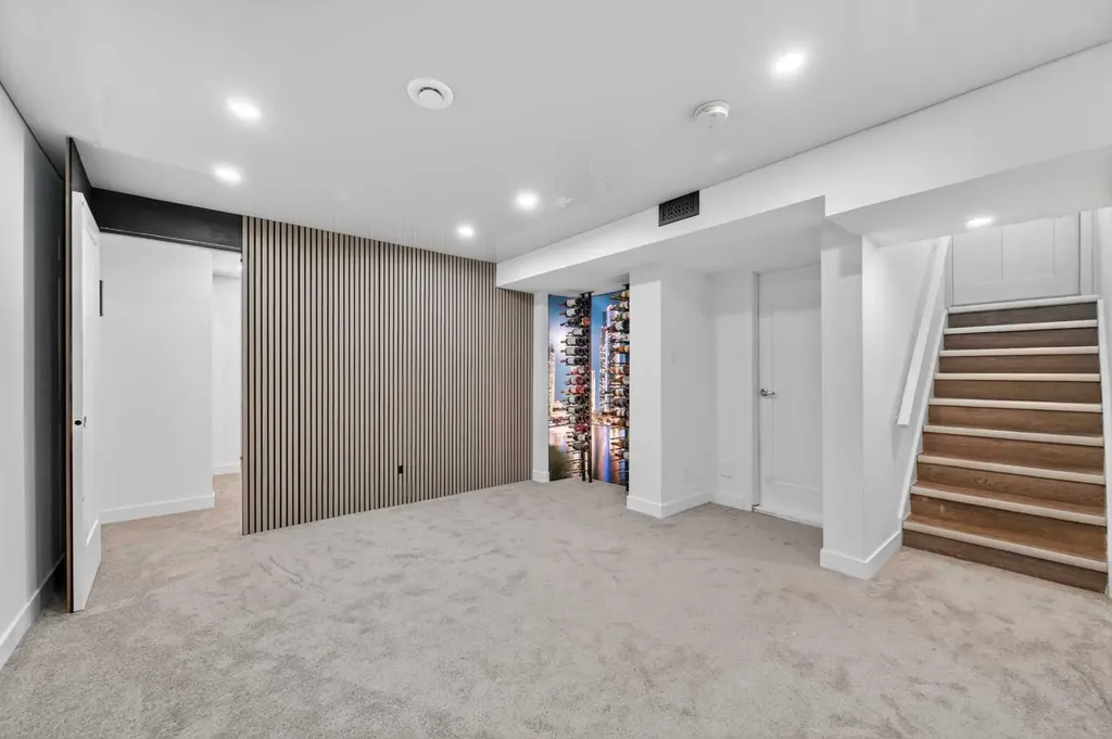 1423 18 Street NE Calgary AB T2V 4V8