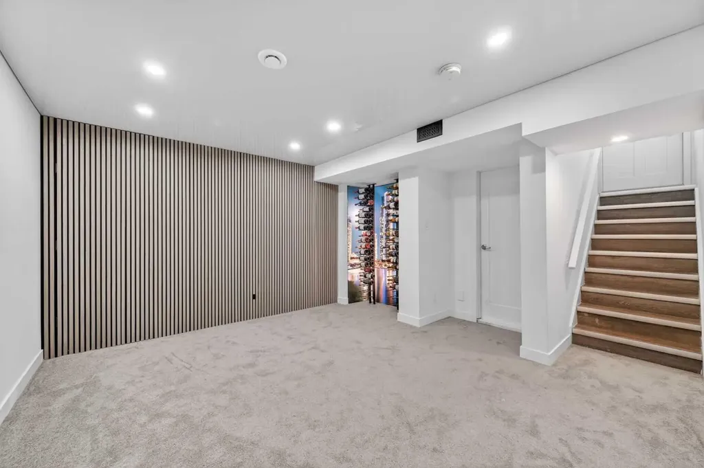 1423 18 Street NE Calgary AB T2V 4V8