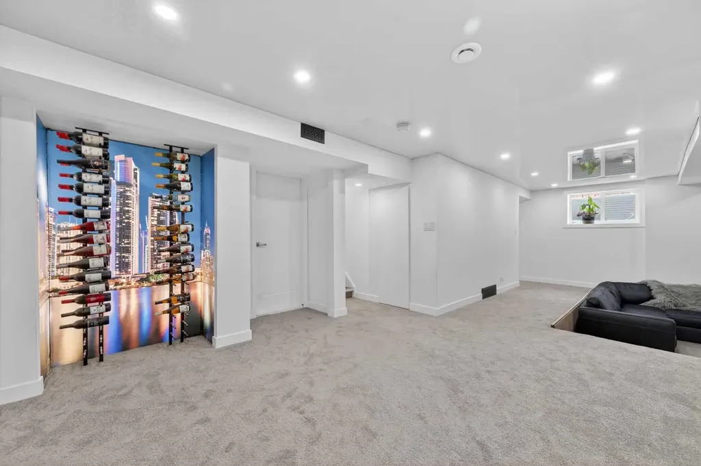 1423 18 Street NE Calgary AB T2V 4V8