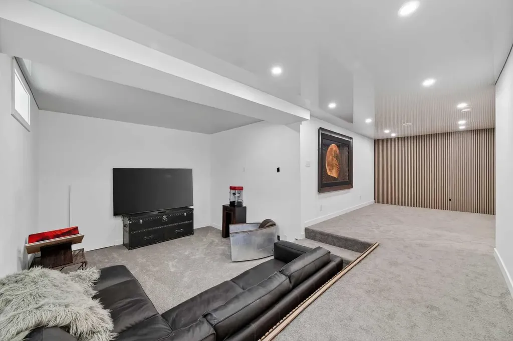 1423 18 Street NE Calgary AB T2V 4V8