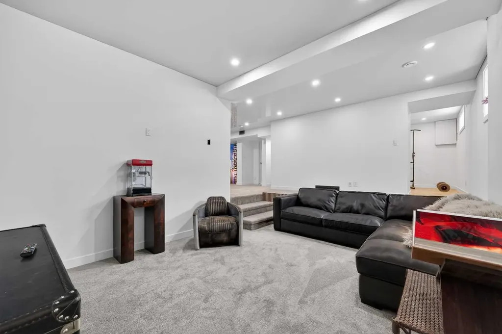 1423 18 Street NE Calgary AB T2V 4V8