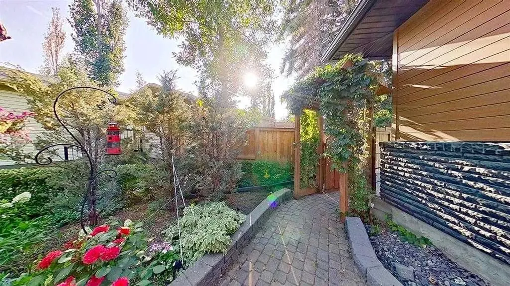1423 18 Street NE Calgary AB T2V 4V8