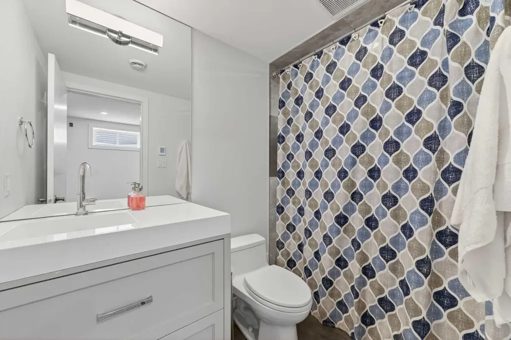 1423 18 Street NE Calgary AB T2V 4V8
