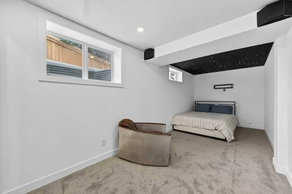 1423 18 Street NE Calgary AB T2V 4V8