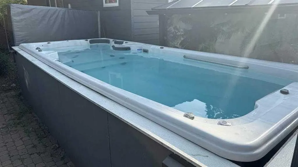 1423 18 Street NE Calgary AB T2V 4V8