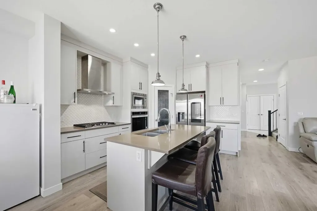 82 Legacy Glen Terrace SE Calgary AB T2X 3Y8