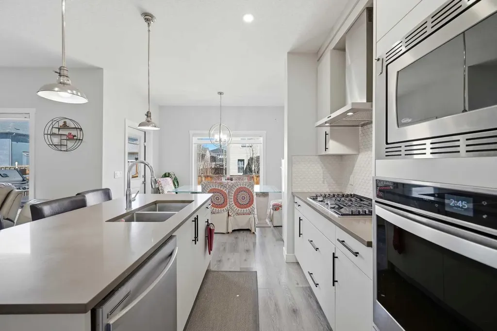 82 Legacy Glen Terrace SE Calgary AB T2X 3Y8
