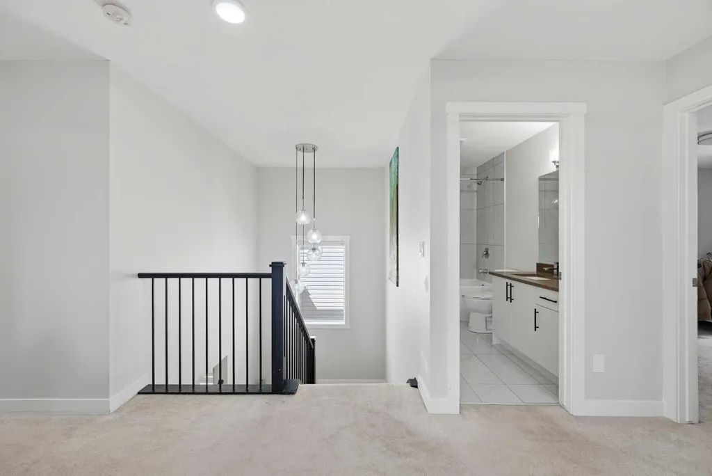 82 Legacy Glen Terrace SE Calgary AB T2X 3Y8