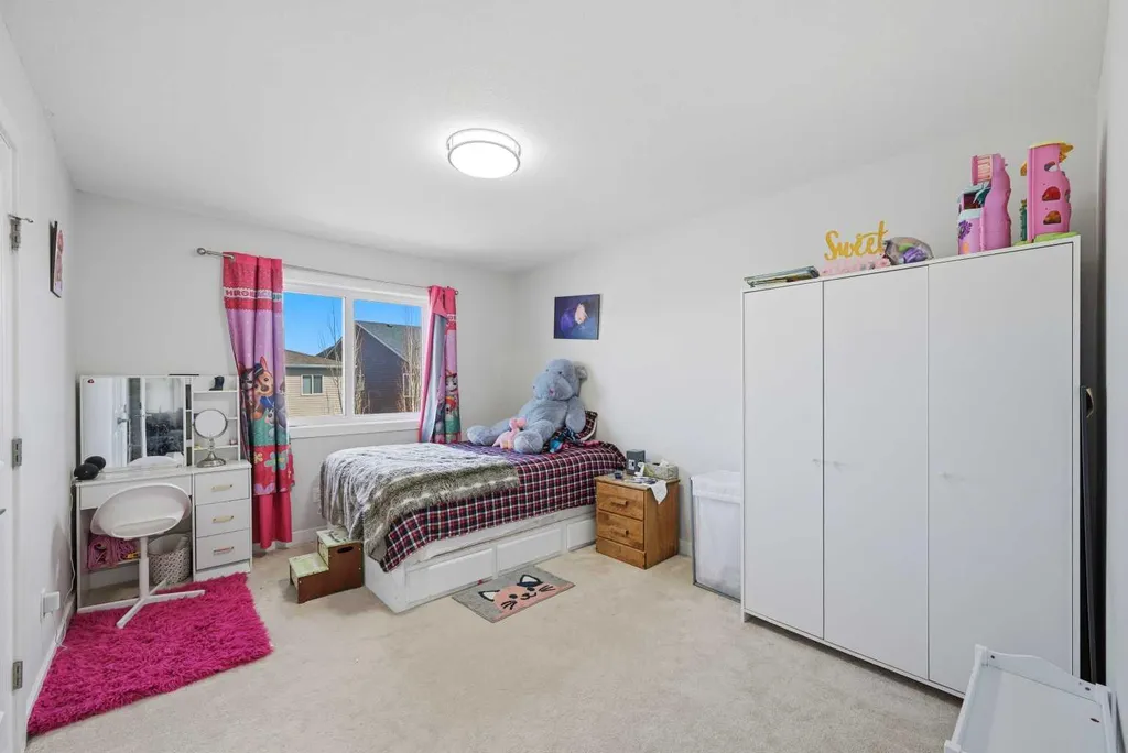 82 Legacy Glen Terrace SE Calgary AB T2X 3Y8