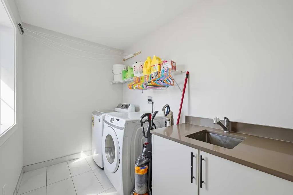 82 Legacy Glen Terrace SE Calgary AB T2X 3Y8
