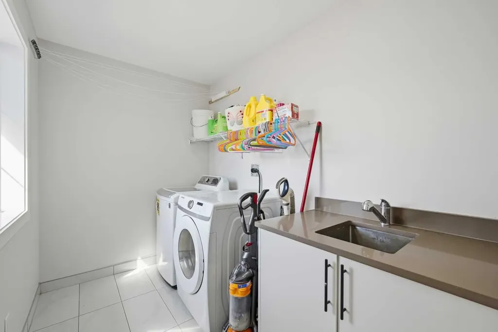82 Legacy Glen Terrace SE Calgary AB T2X 3Y8