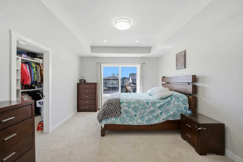 82 Legacy Glen Terrace SE Calgary AB T2X 3Y8