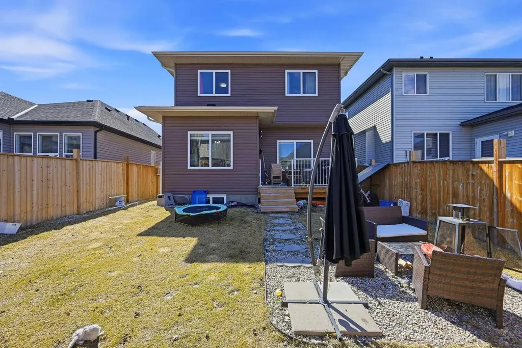 82 Legacy Glen Terrace SE Calgary AB T2X 3Y8