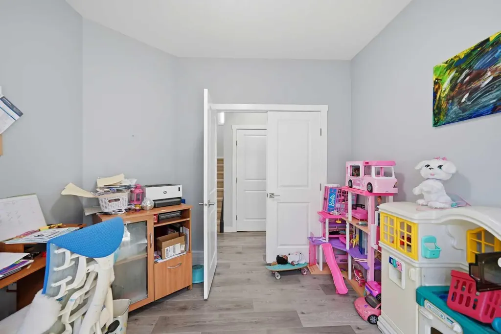 82 Legacy Glen Terrace SE Calgary AB T2X 3Y8