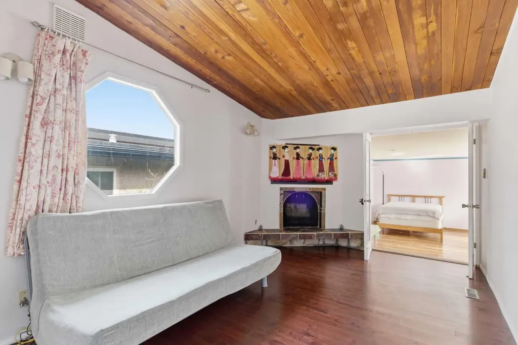 4008 36 Street NW Calgary AB T2L 2A1