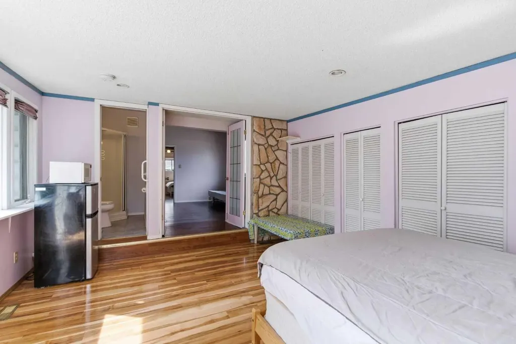 4008 36 Street NW Calgary AB T2L 2A1