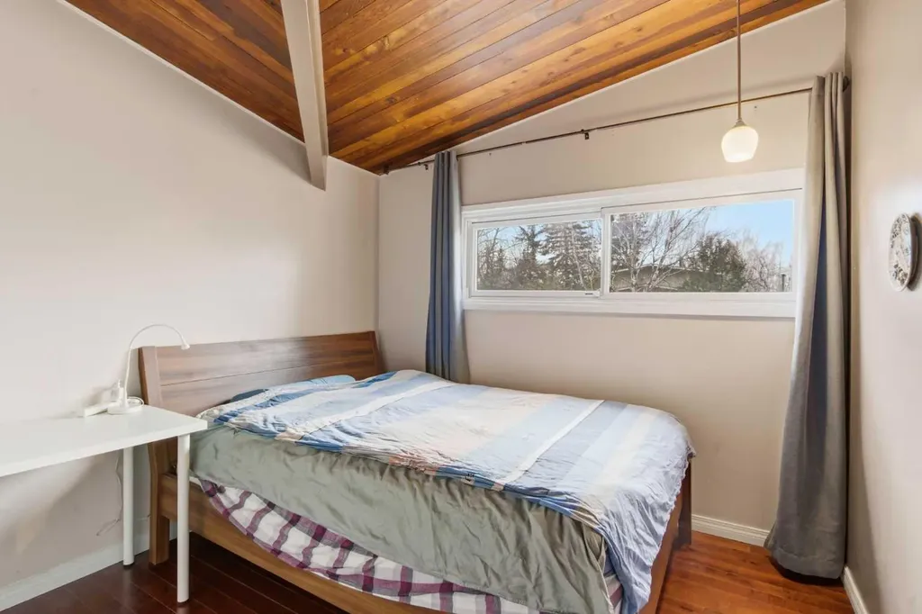 4008 36 Street NW Calgary AB T2L 2A1