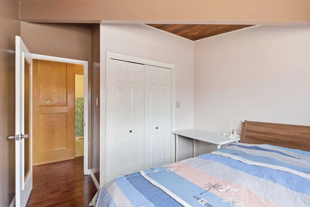 4008 36 Street NW Calgary AB T2L 2A1