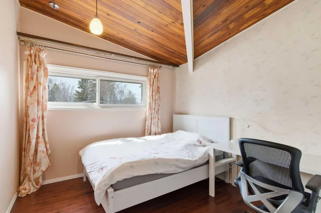 4008 36 Street NW Calgary AB T2L 2A1