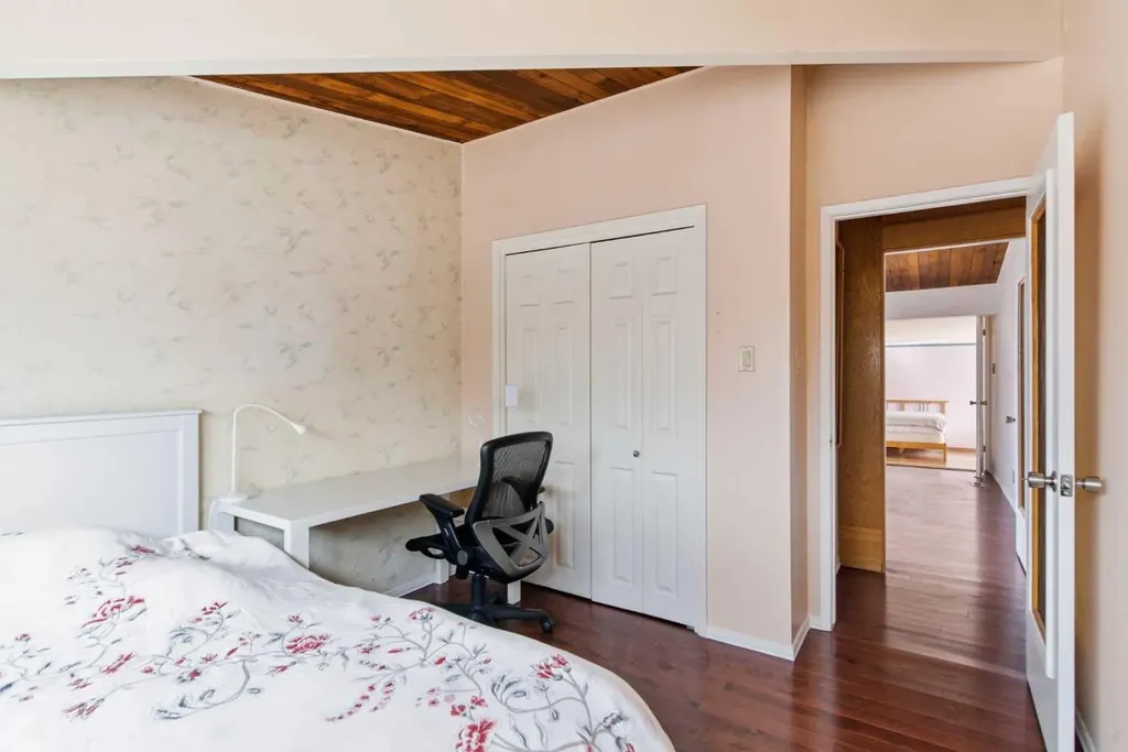 4008 36 Street NW Calgary AB T2L 2A1