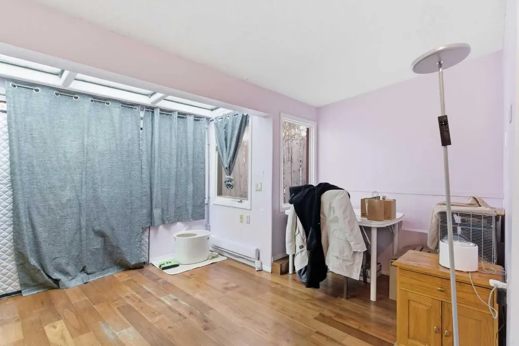4008 36 Street NW Calgary AB T2L 2A1