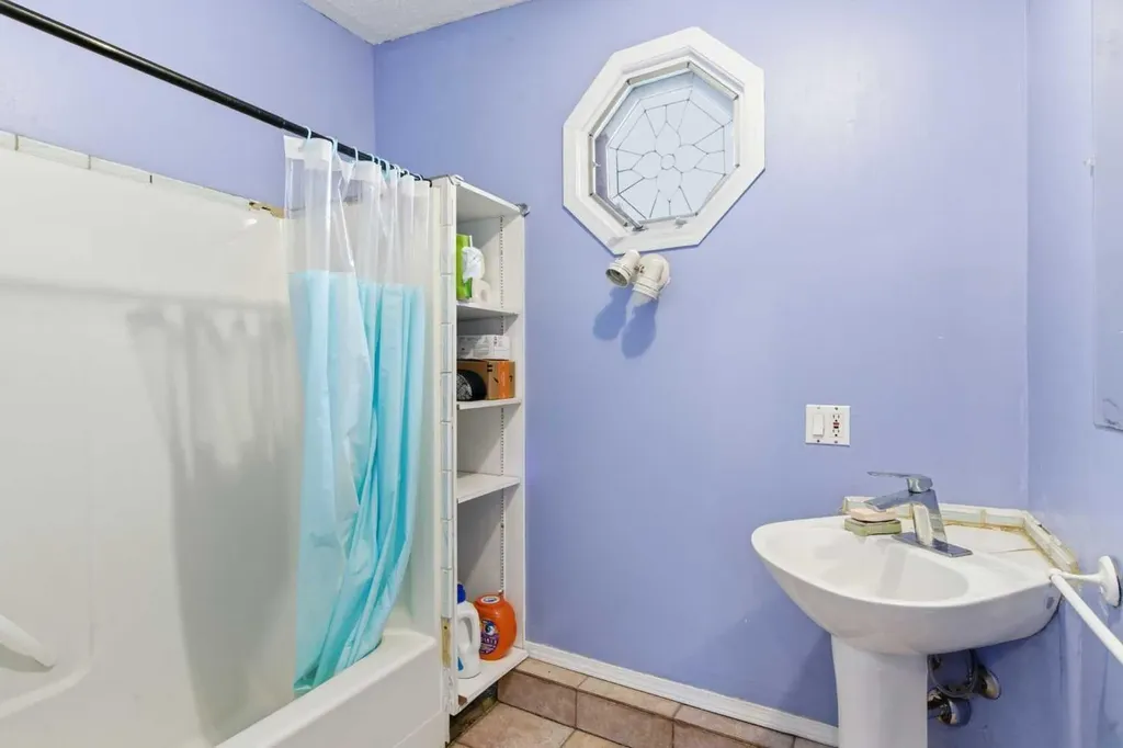 4008 36 Street NW Calgary AB T2L 2A1